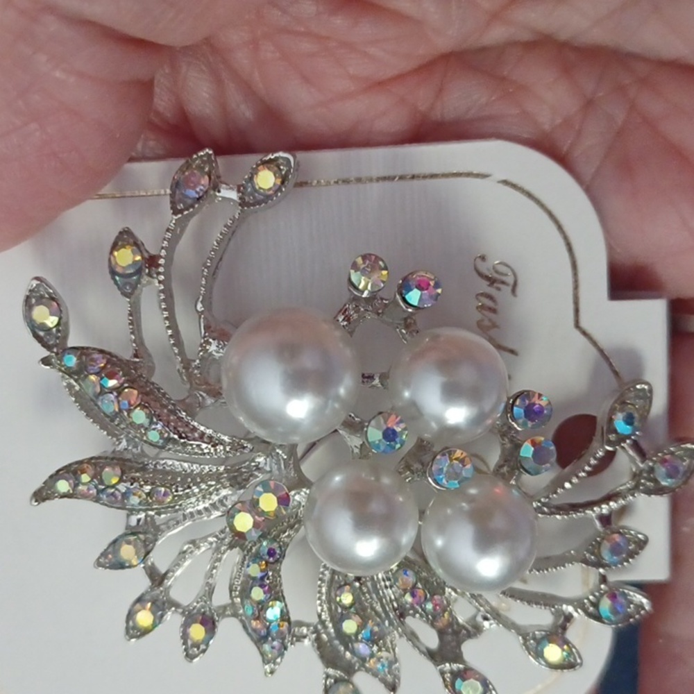 Brooche - Picture 3 of 3